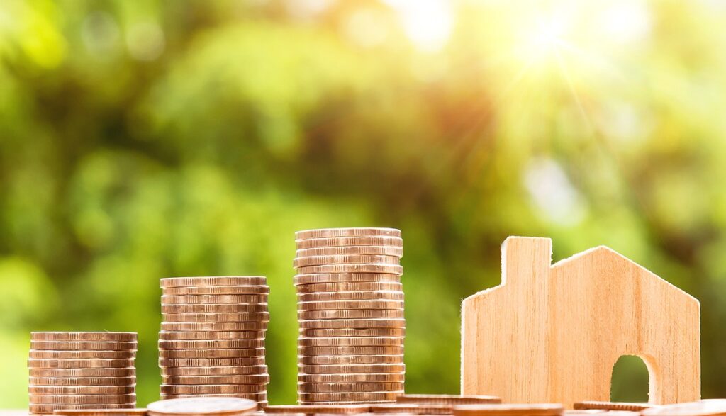 The Pros and Cons of Buying a House with Cash UK